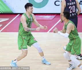  张镇麟隔扣外援辽宁战胜青岛展实力