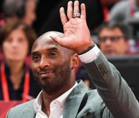  传奇球星退役赛，万人空巷致敬经典