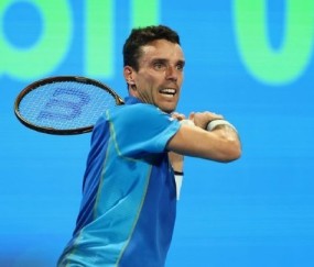  辛纳底线对抗占优，完胜名将晋级次轮