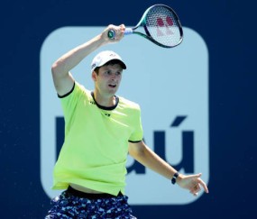  胡尔卡奇挽救破发点，长盘较量笑到最后