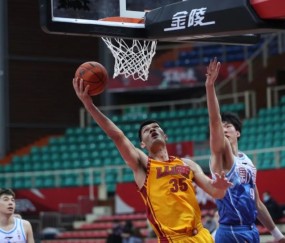  江苏肯帝亚失误连连不敌新疆伊力特