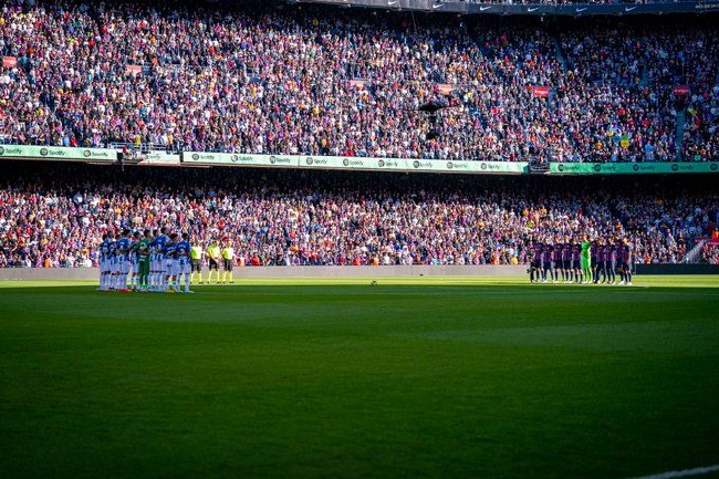  足球城德比万人空巷，城市荣耀在此一战