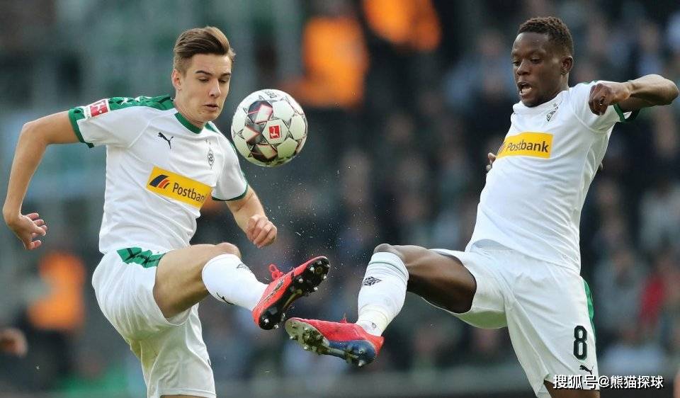  兹维列夫底线相持，力克劲敌斩获柏林站