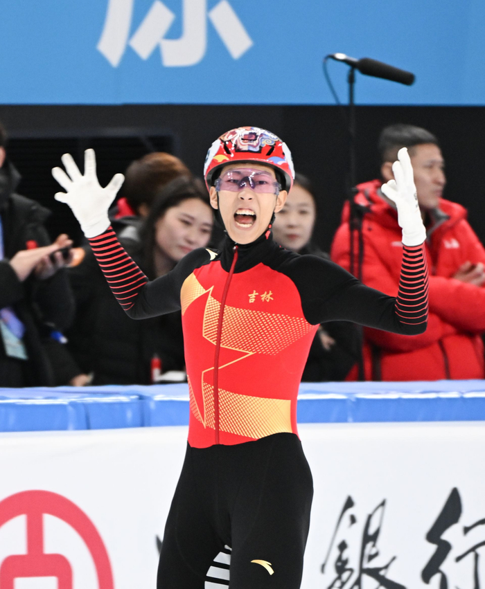  电竞新星闪耀赛场，青年选手勇夺桂冠