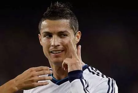  葡萄牙巨星C罗达成生涯千球里程碑