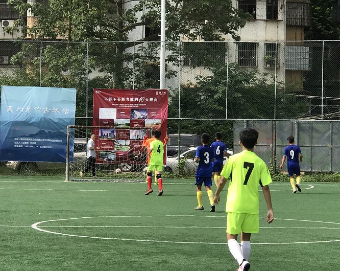  五人制足球风靡都市，民间赛事蓬勃兴起  