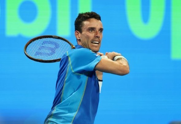  辛纳底线对抗占优，完胜名将晋级次轮