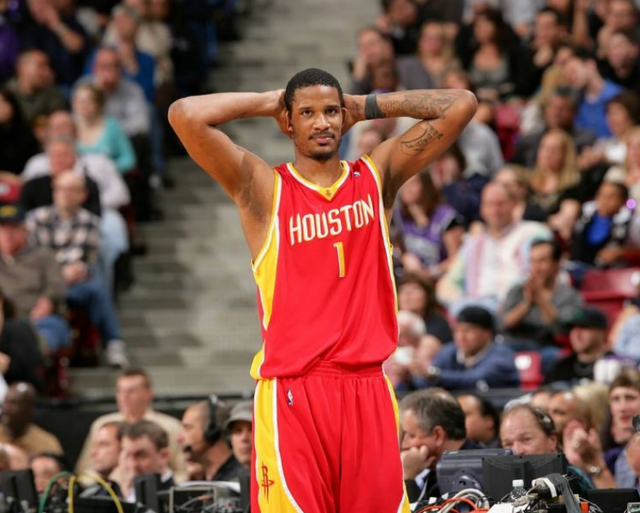  老将复出首秀砍下两双引喝彩