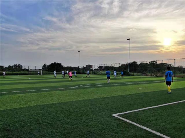  友谊赛演绎攻守大战，双方奉献精彩对攻